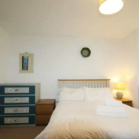 Cosy Garden Flat In Cotham, Near Gloucester Road * 布里斯托