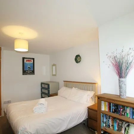 Cosy Garden Flat In Cotham, Near Gloucester Road *